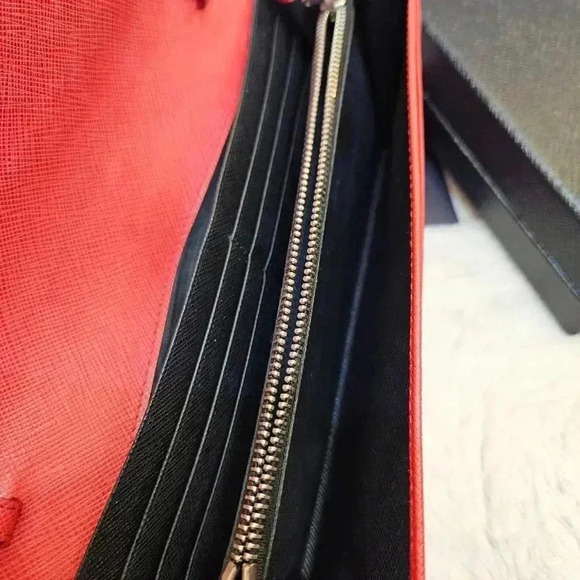 🎁Prada Rouge Grommet Embellished Leather WOC - Picture 12 of 17